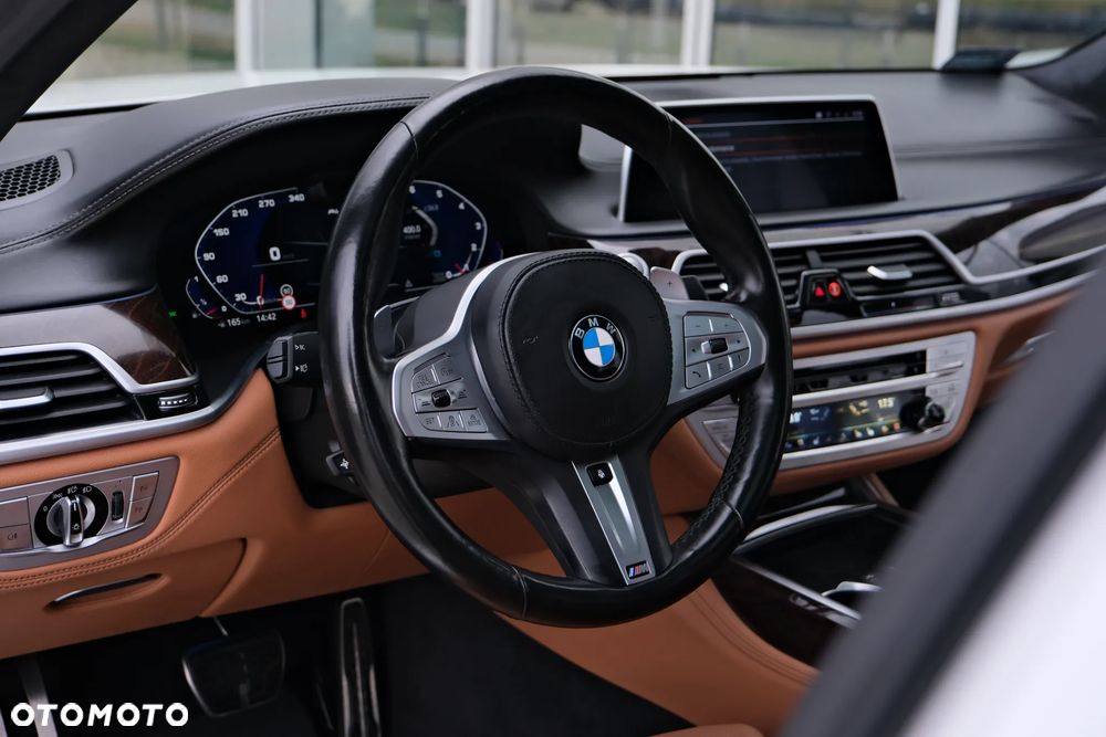 BMW Seria 7 750i xDrive sport - 26