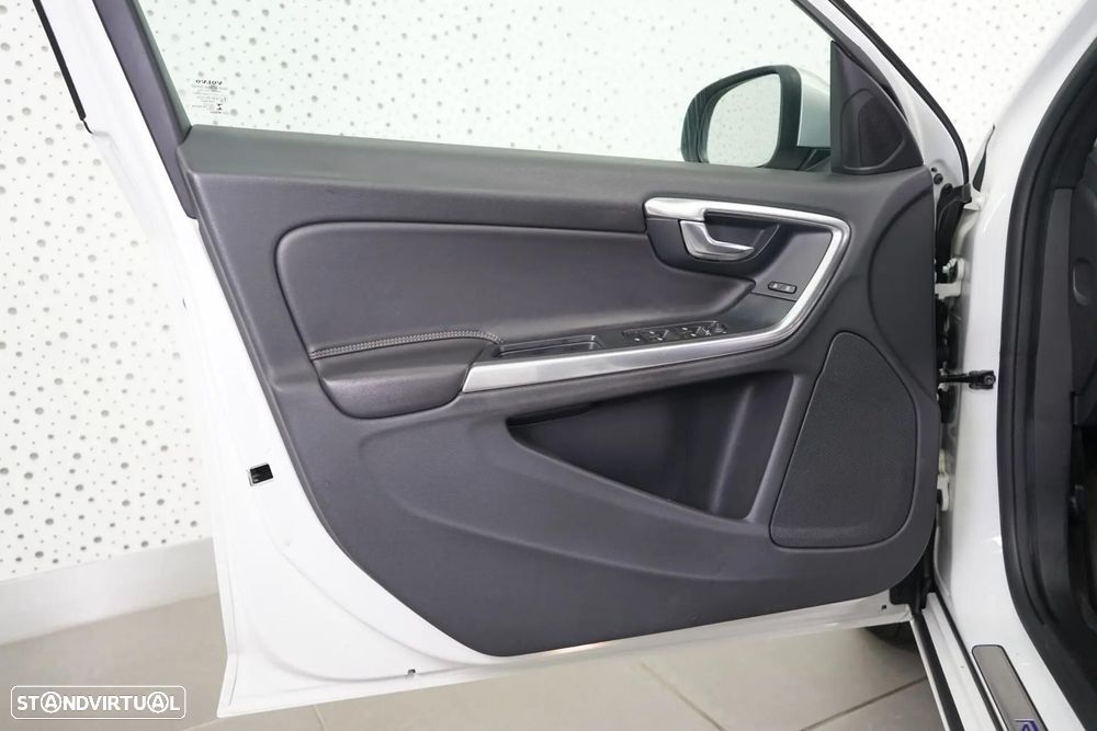 Volvo V60 2.4 D6 R-Design AWD Phev - 22