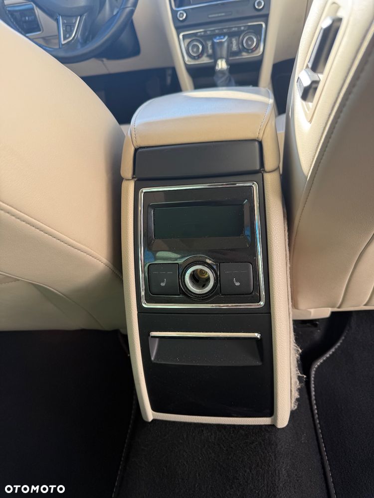 Skoda Superb 2.0 TDI 4x4 Elegance DSG - 11