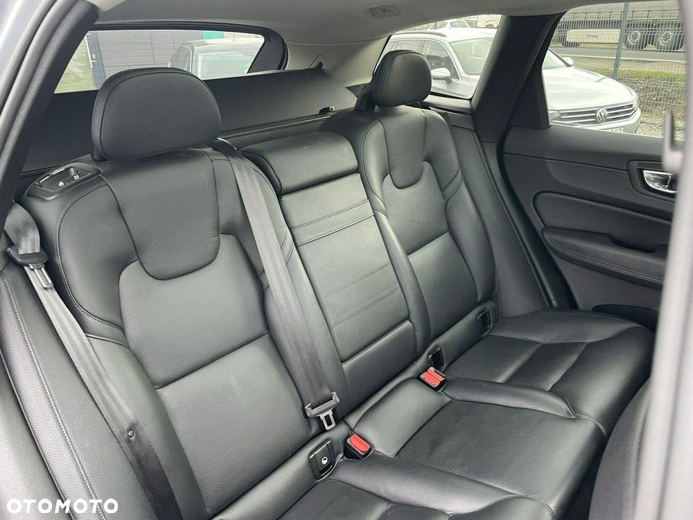 Volvo XC 60 T5 Momentum - 28