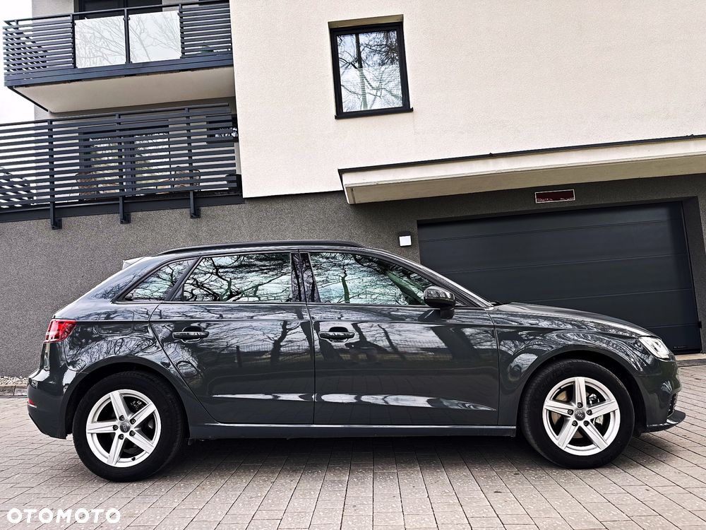 Audi A3 Sportback 1.6 TDI design - 15