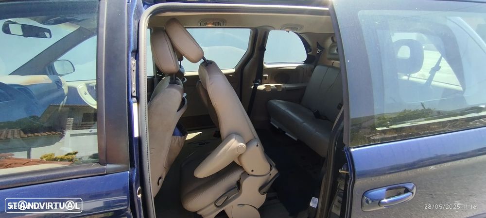 Chrysler Voyager 2.5 CRD LX - 12