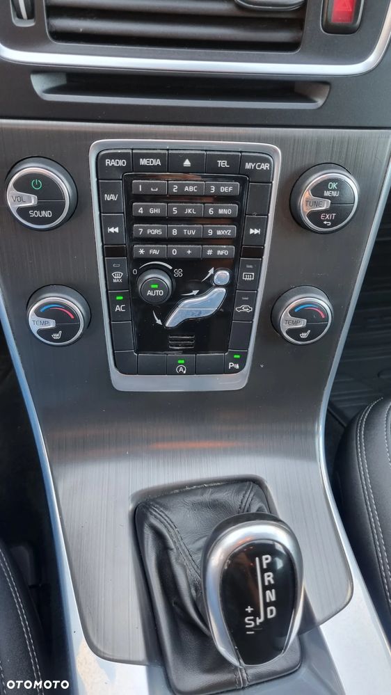 Volvo V60 D3 Geartronic Momentum - 26