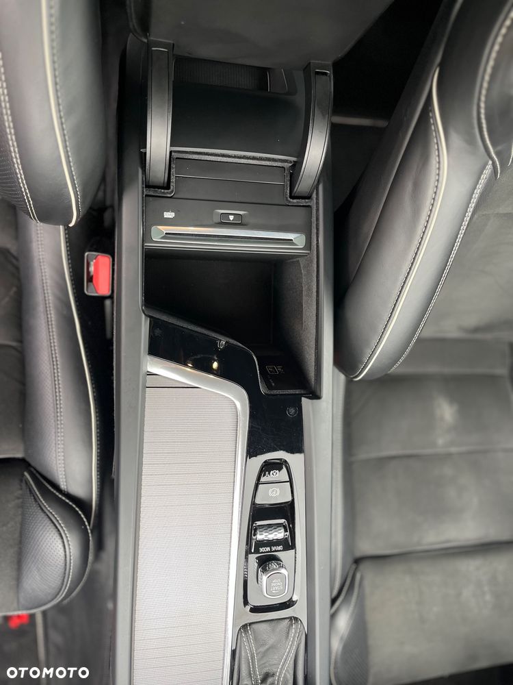 Volvo XC 60 T6 GPF AWD R-Design - 21