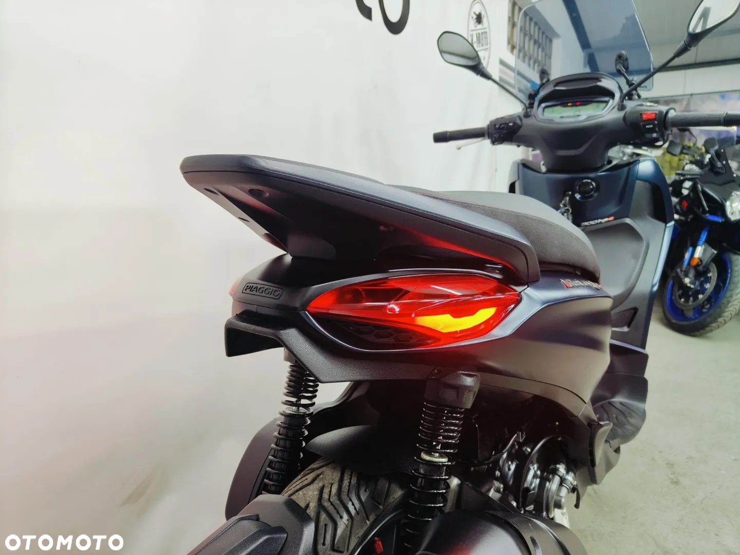 Piaggio Beverly - 12