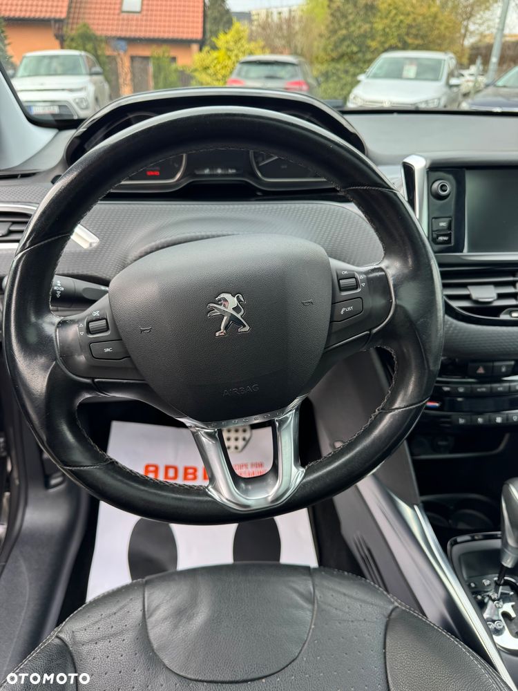 Peugeot 2008 1.2 Pure Tech GPF Signature S&S EAT6 - 21