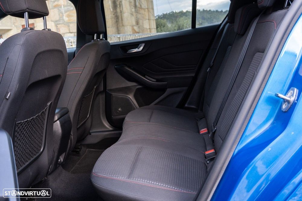 Ford Focus 1.0 EcoBoost MHEV ST-Line - 12