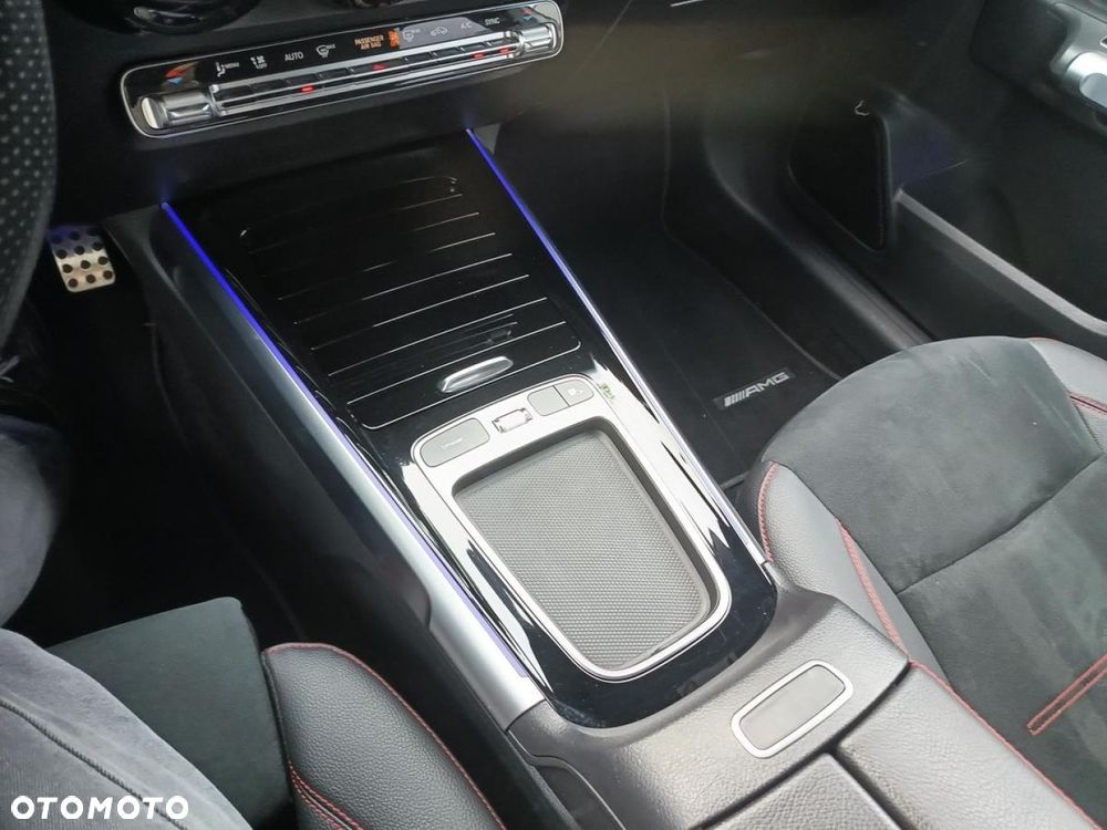 Mercedes-Benz GLB - 15