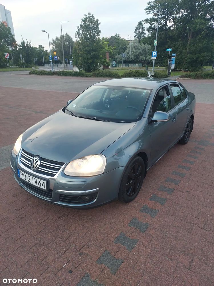 Volkswagen Jetta 1.6 FSI Trendline - 6