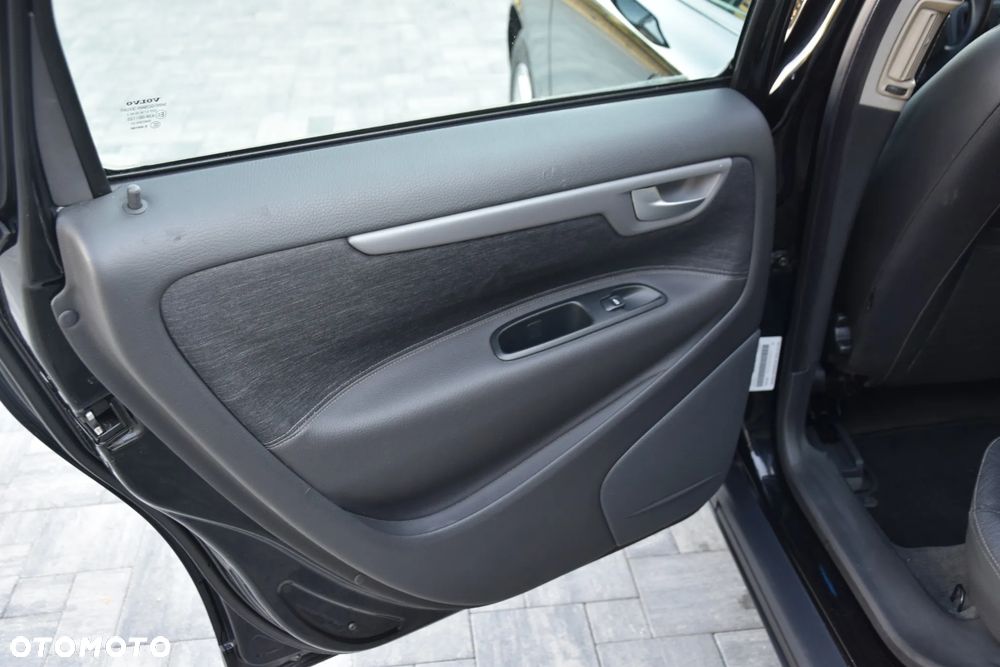 Volvo V70 2.4 Kinetic - 21