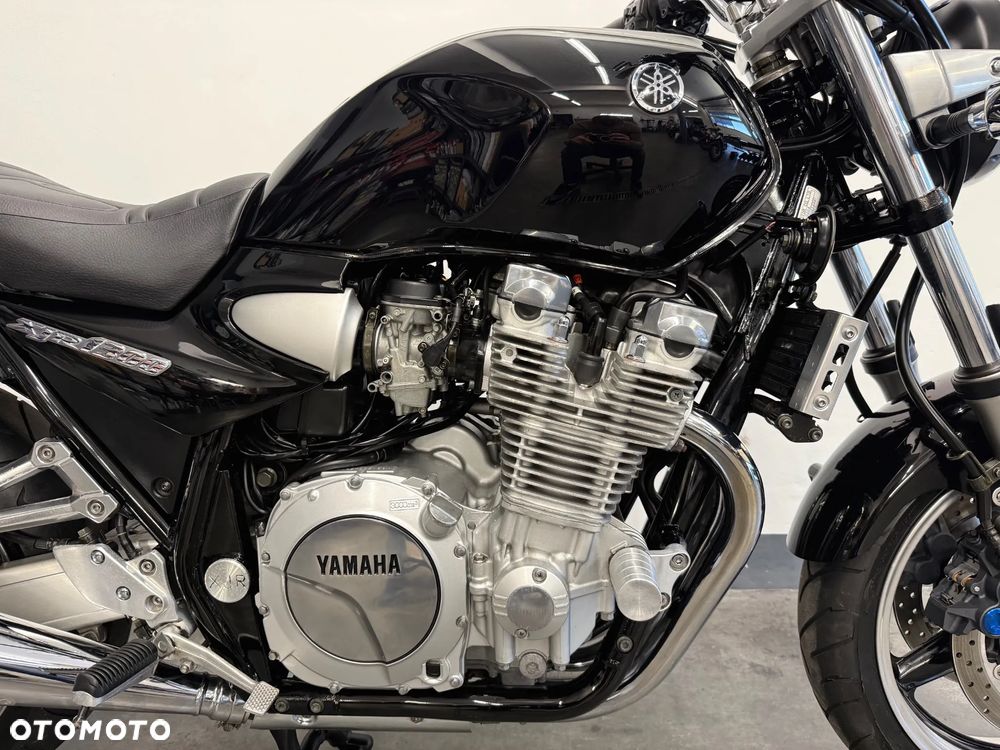 Yamaha XJR - 11