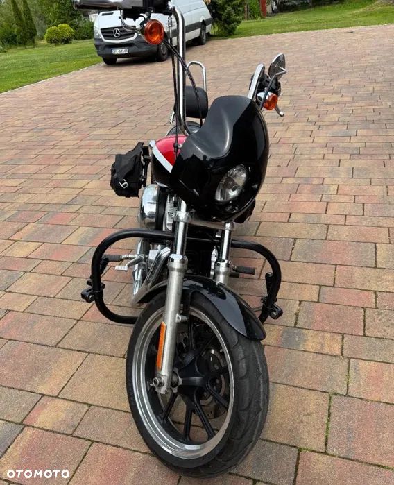 Harley-Davidson Sportster Custom 883C - 3