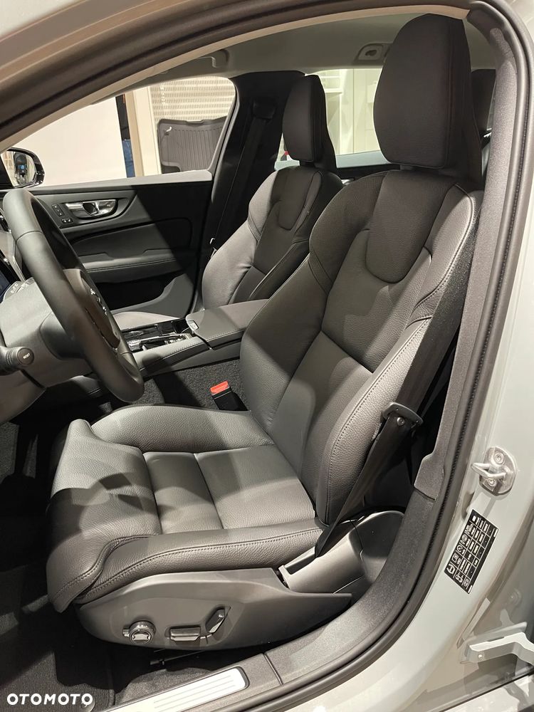Volvo V60 B4 B Plus Dark - 3