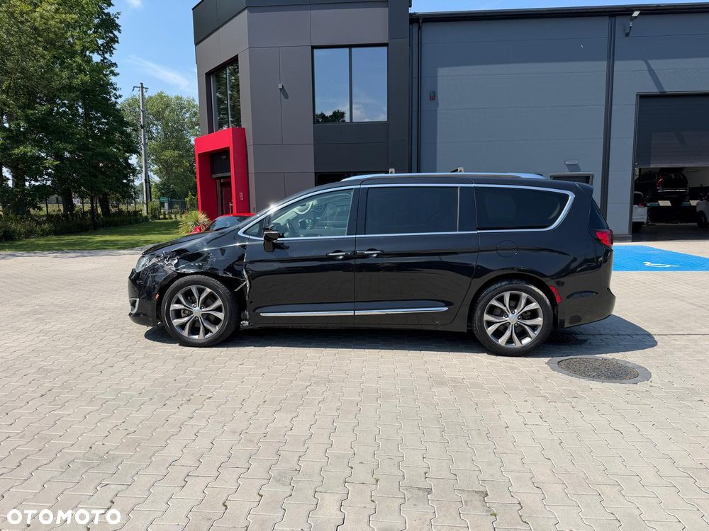 Chrysler Pacifica - 6