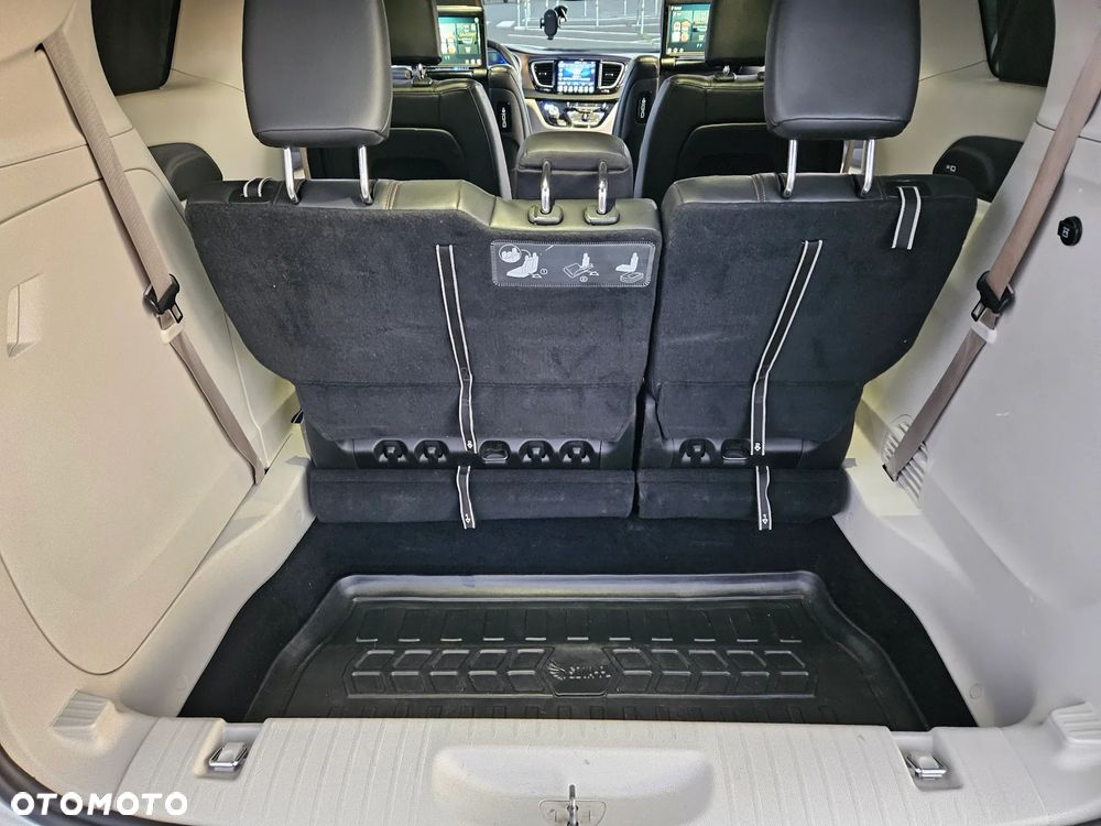 Chrysler Pacifica - 24