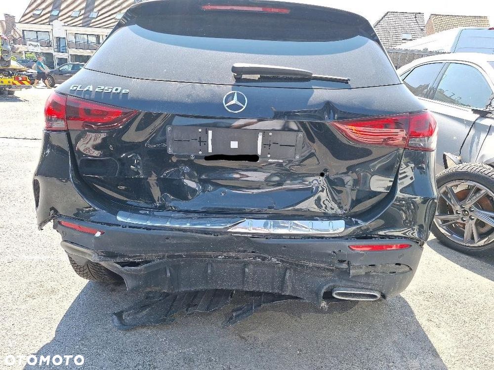 Mercedes-Benz GLA 200 AMG Line - 3