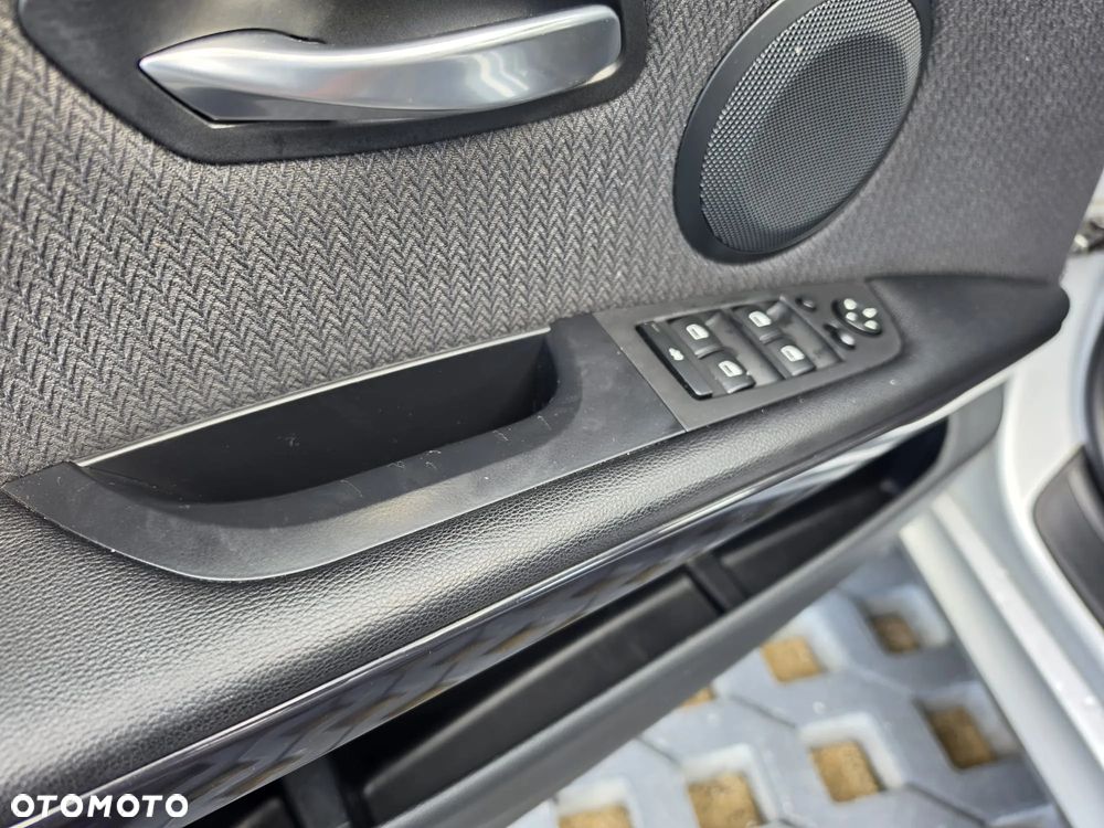BMW Seria 3 318d - 26