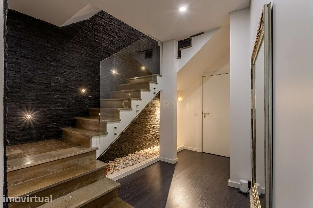 T4 Duplex com 2 Lugares de Estacionamento - Grande imagem: 2/41
