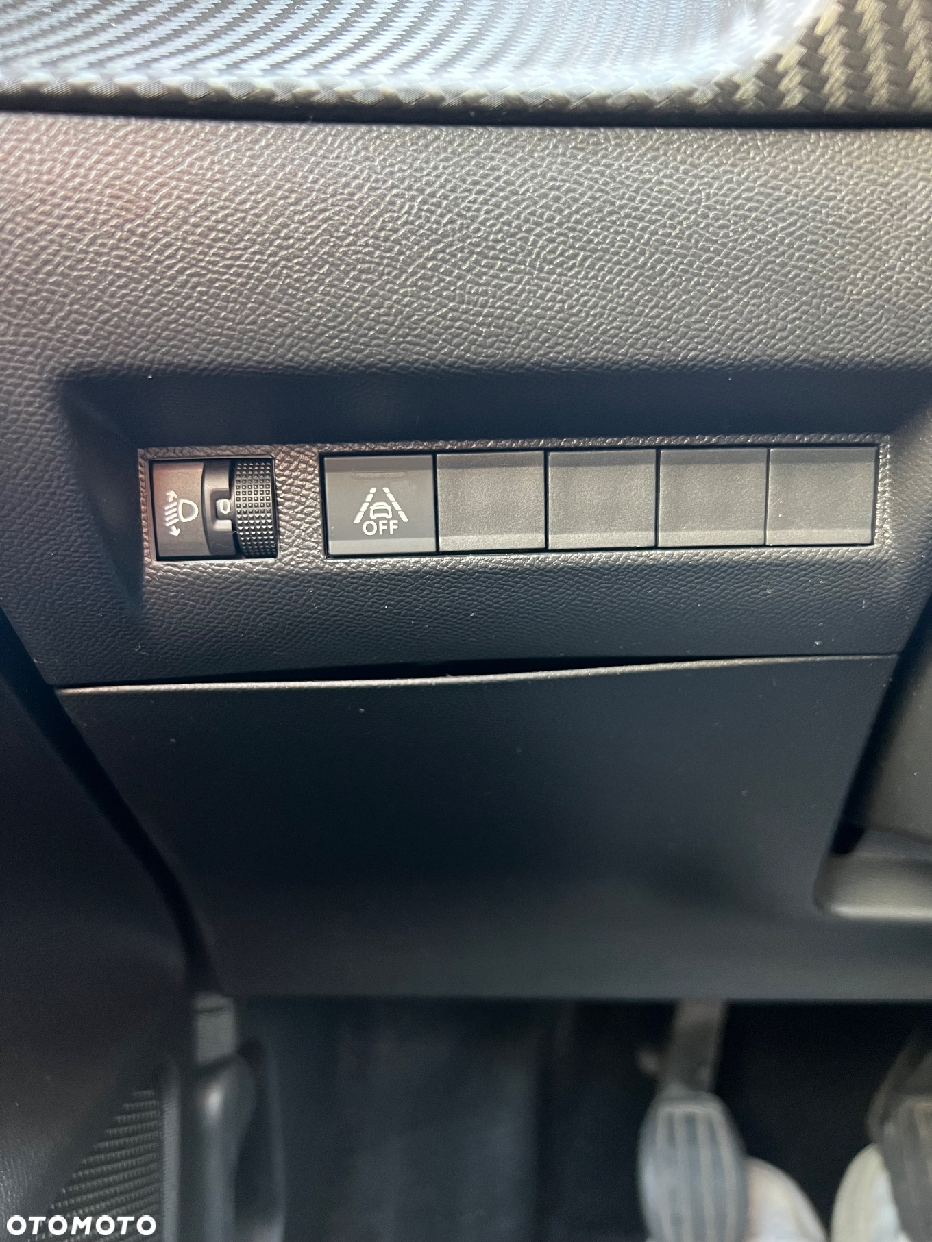 Peugeot 208 - 10