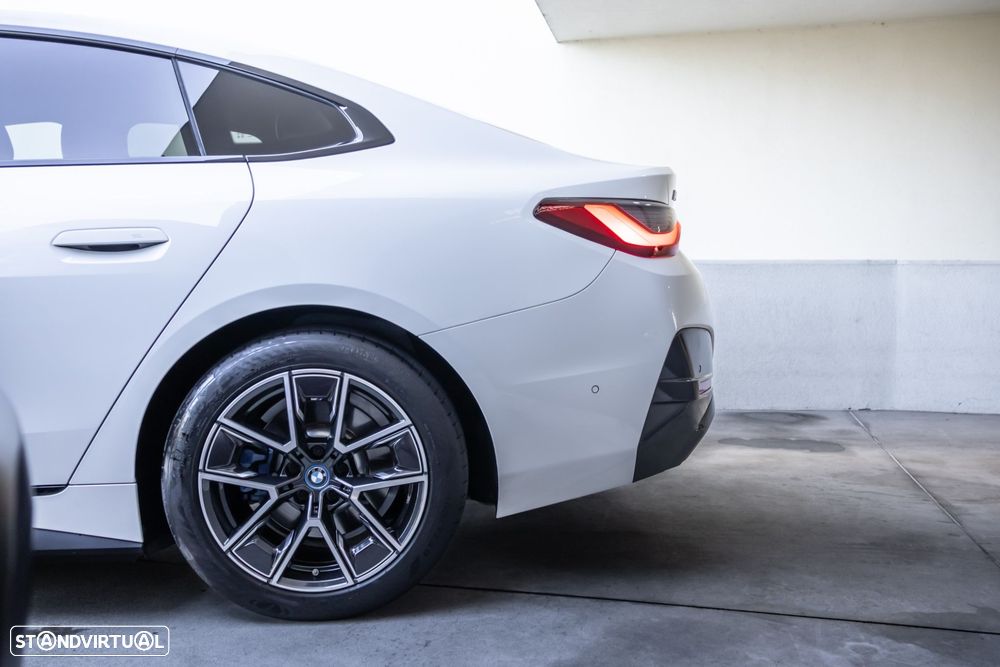 BMW i4 eDrive40 Pack Desportivo M - 11
