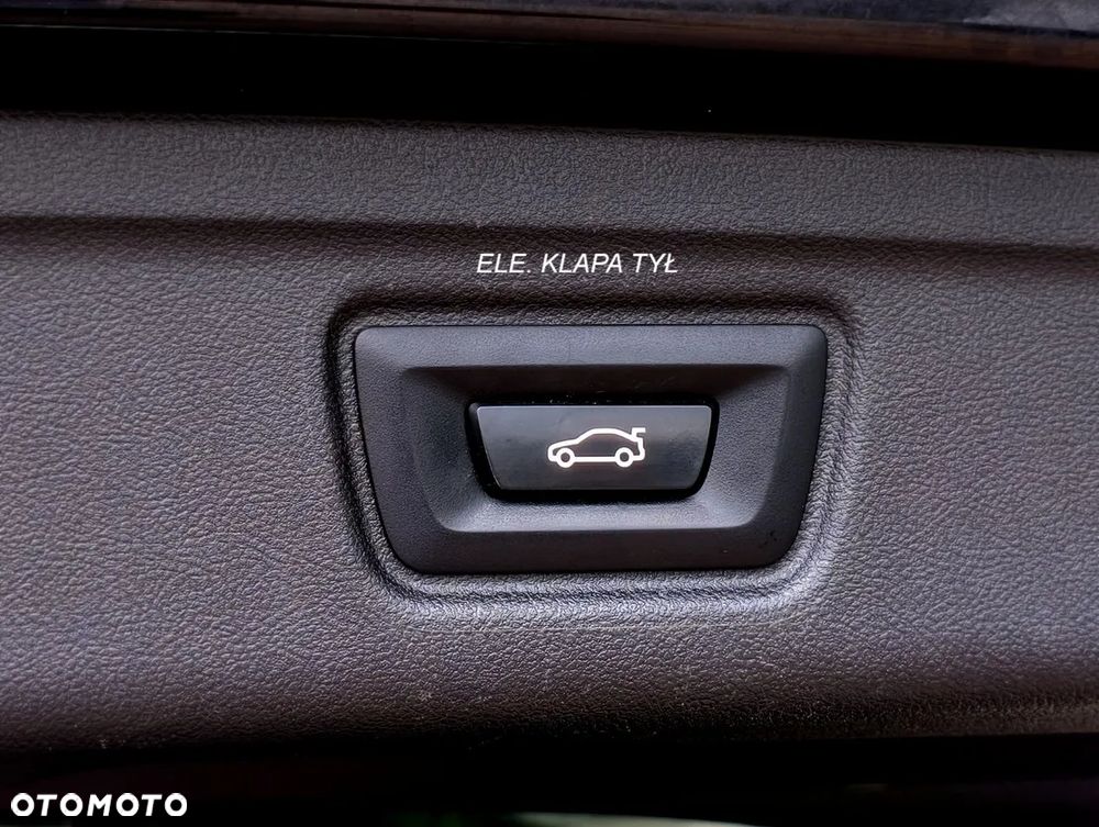 BMW Seria 3 330e - 25