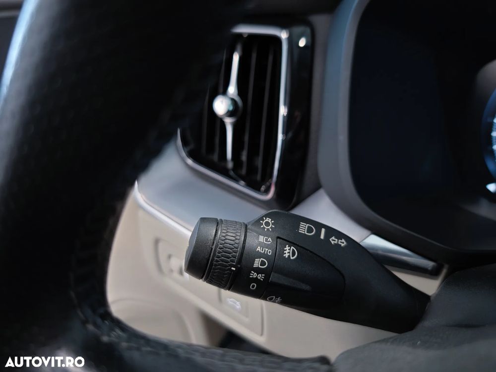 Volvo XC 60 B4 D Geartronic Momentum Pro - 19