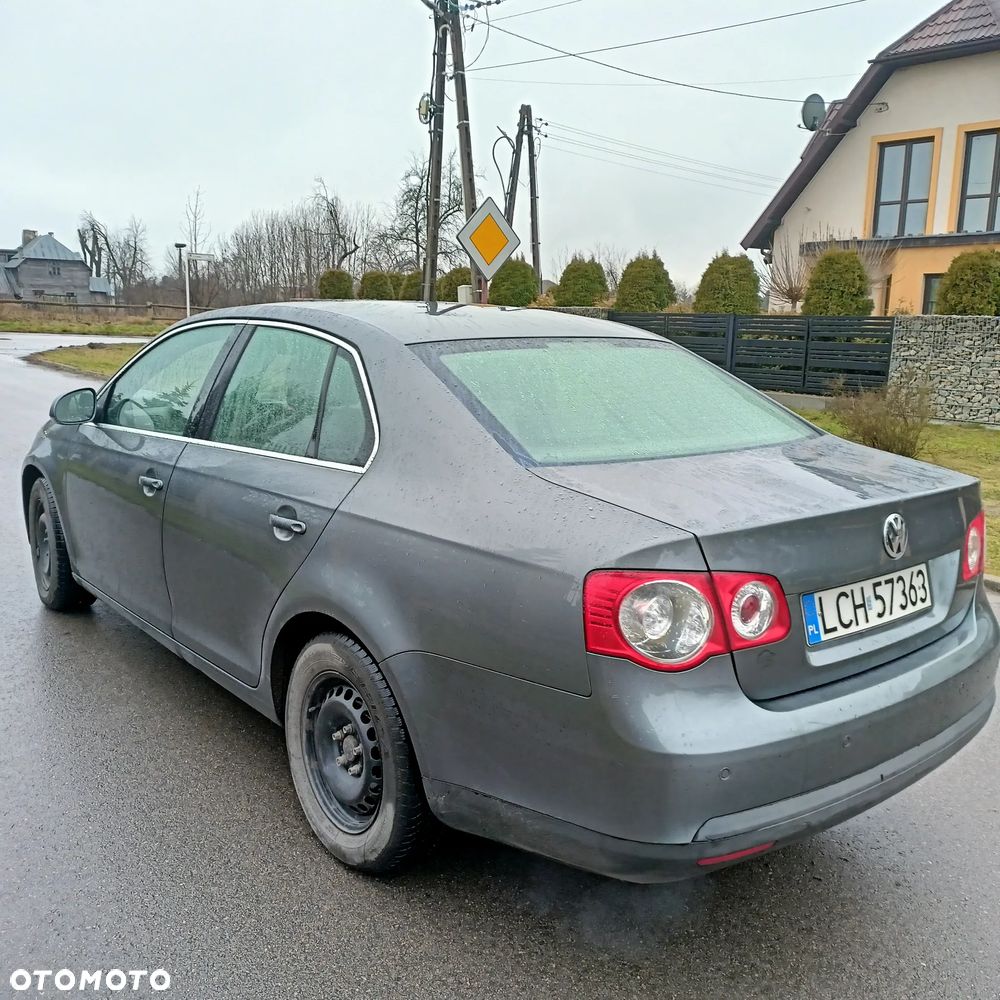 Volkswagen Jetta 2.0 TDI Comfortline - 4