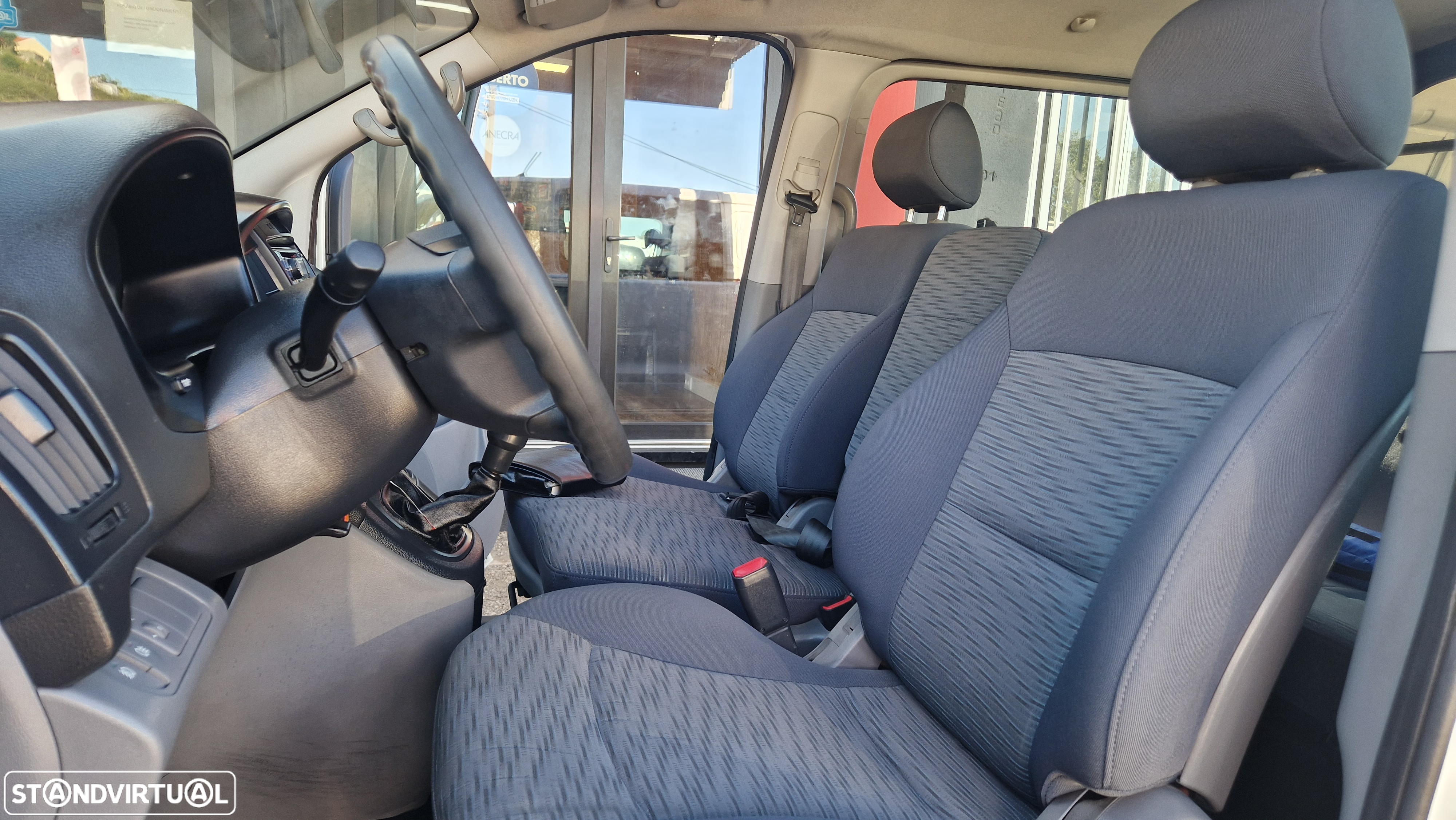 Hyundai H-1 Starex H1 2.5 CRDi - 2