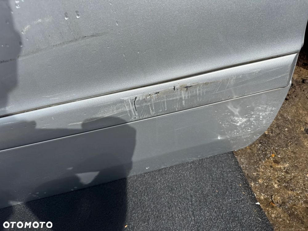 Drzwi prawe Opel Zafira B tył OE - 4