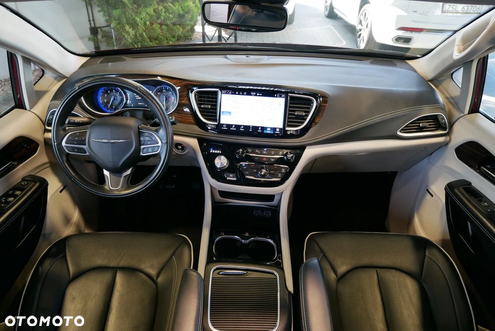 Chrysler Pacifica - 16