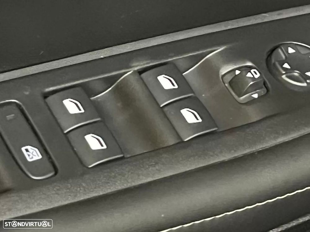 Peugeot 208 1.2 Hybrid Allure e-DCS6 - 10