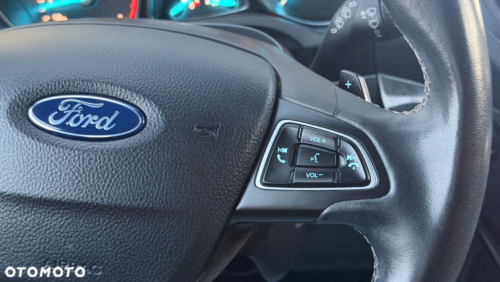 Ford Kuga - 17