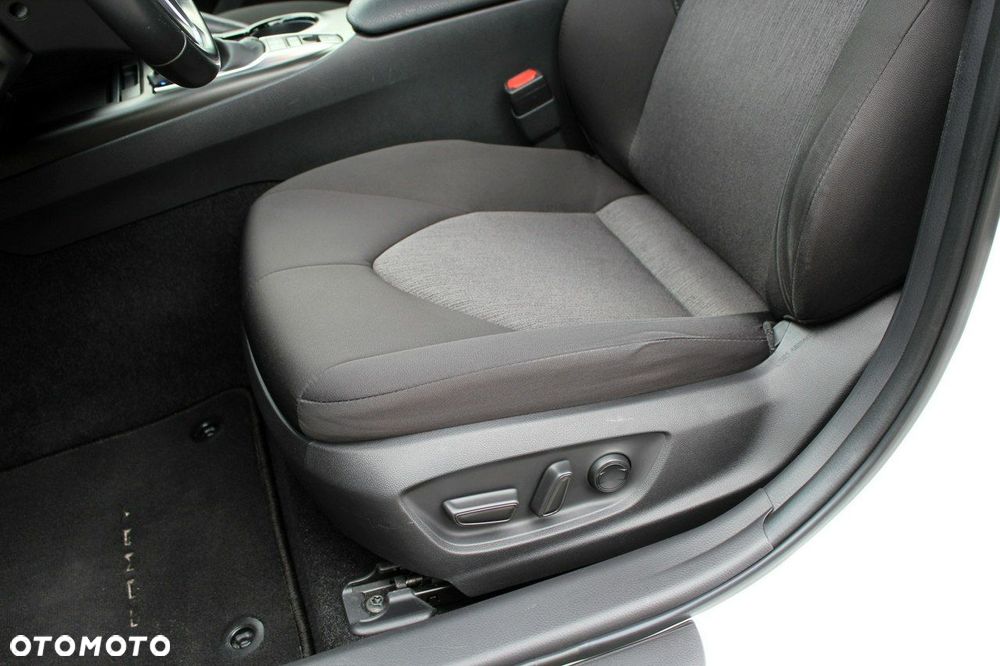 Toyota Camry 2.5 Hybrid Comfort CVT - 29