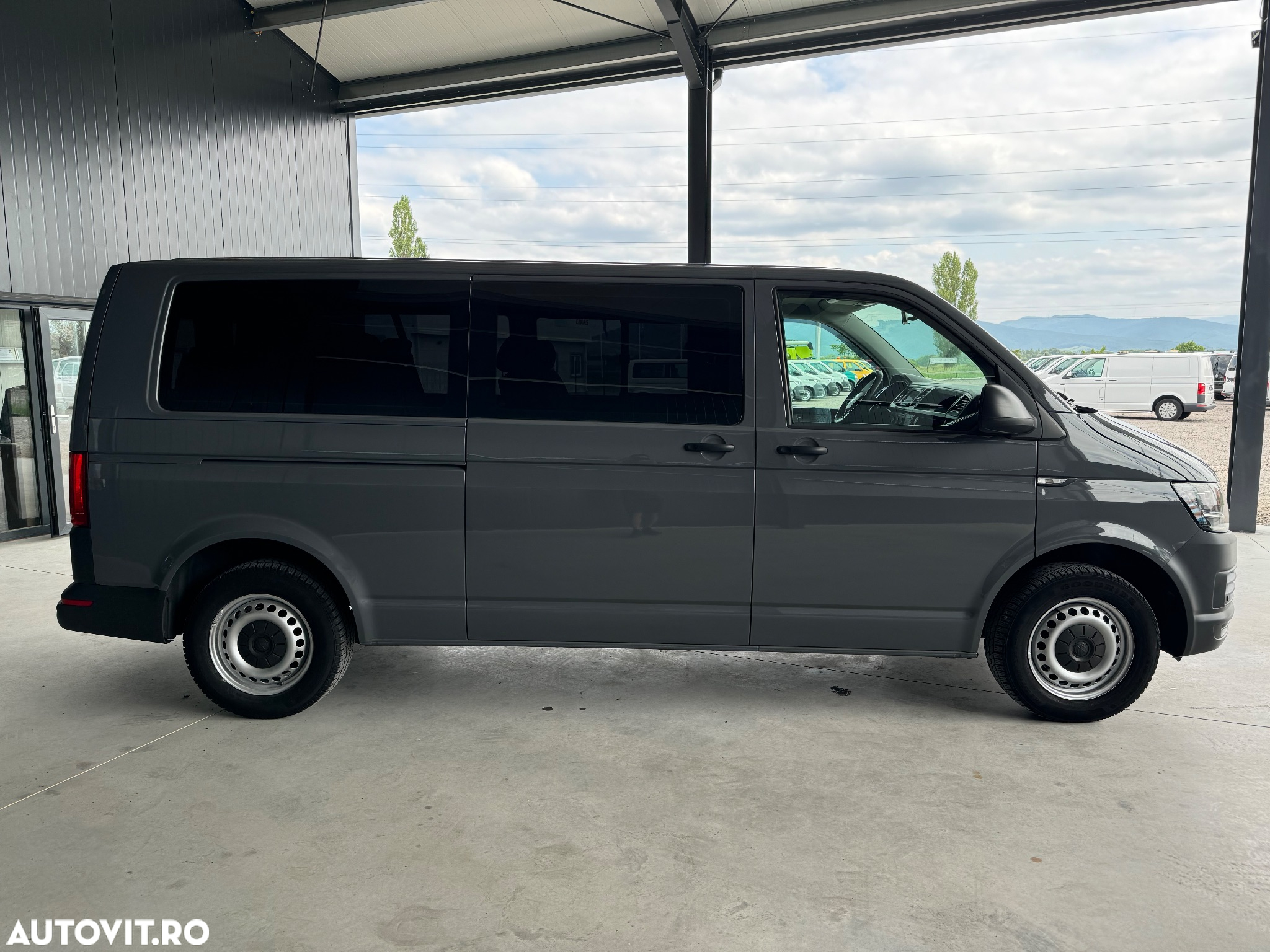 Volkswagen Transporter T6 DSG Lang - 11