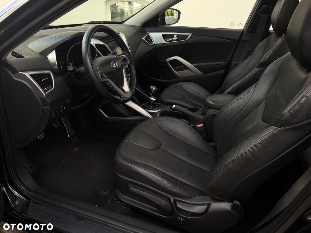 Hyundai Veloster 1.6 Premium - 26