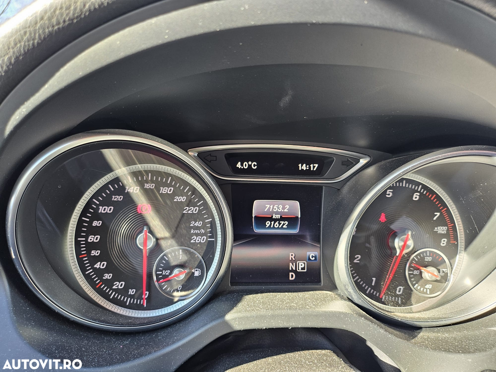 Mercedes-Benz GLA 250 4Matic 7G-DCT - 11