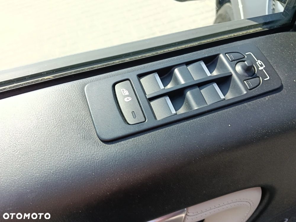 Land Rover Discovery Sport P300e R-Dynamic - 21