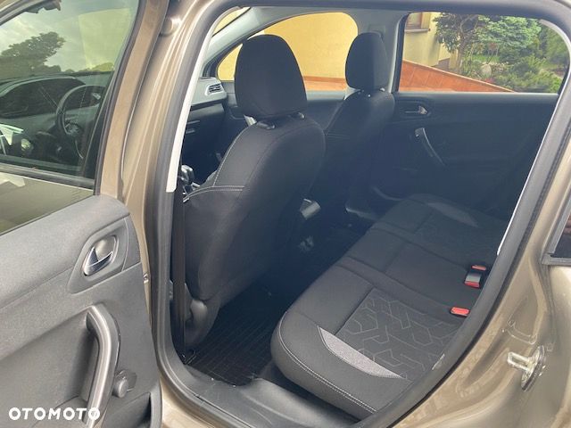 Peugeot 2008 - 11