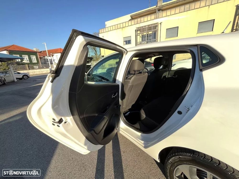 Renault Clio dCi 90 Dynamique - 27