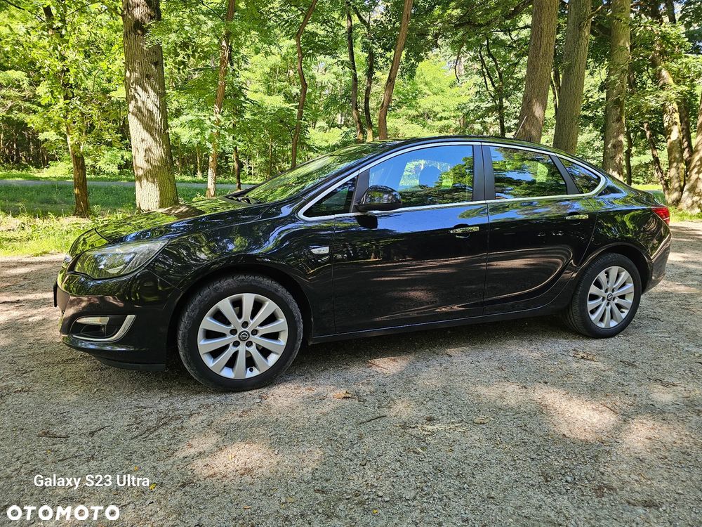 Opel Astra 1.7 CDTI Executive - 3