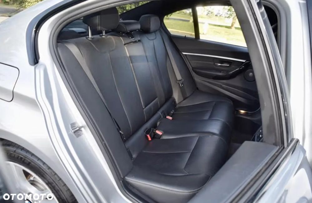 BMW Seria 3 330i xDrive - 21