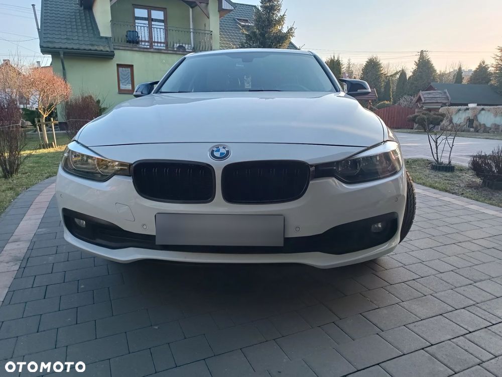 BMW Seria 3 320i xDrive - 1