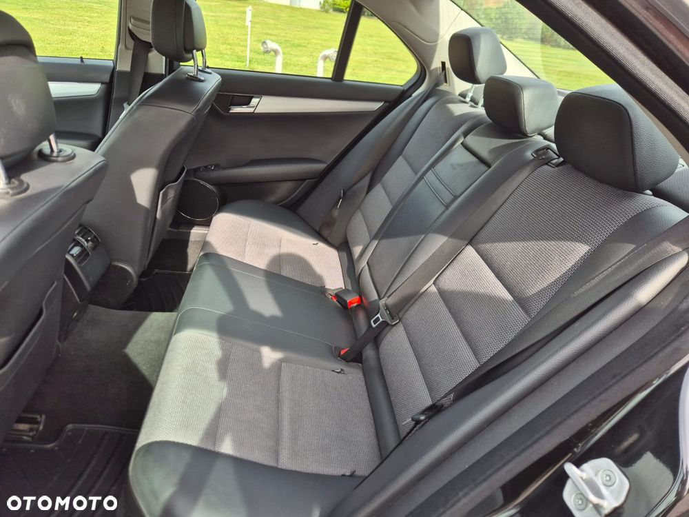 Mercedes-Benz Klasa C 180 CGI BlueEFFICIENCY Avantgarde - 11