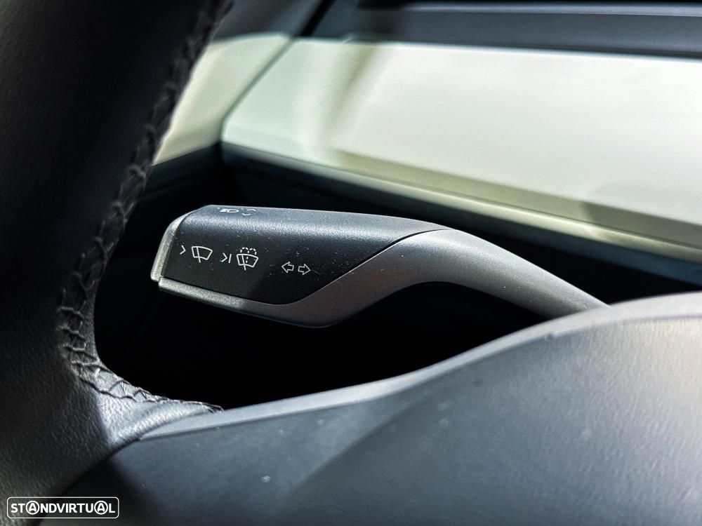 Tesla Model Y Standard - 43