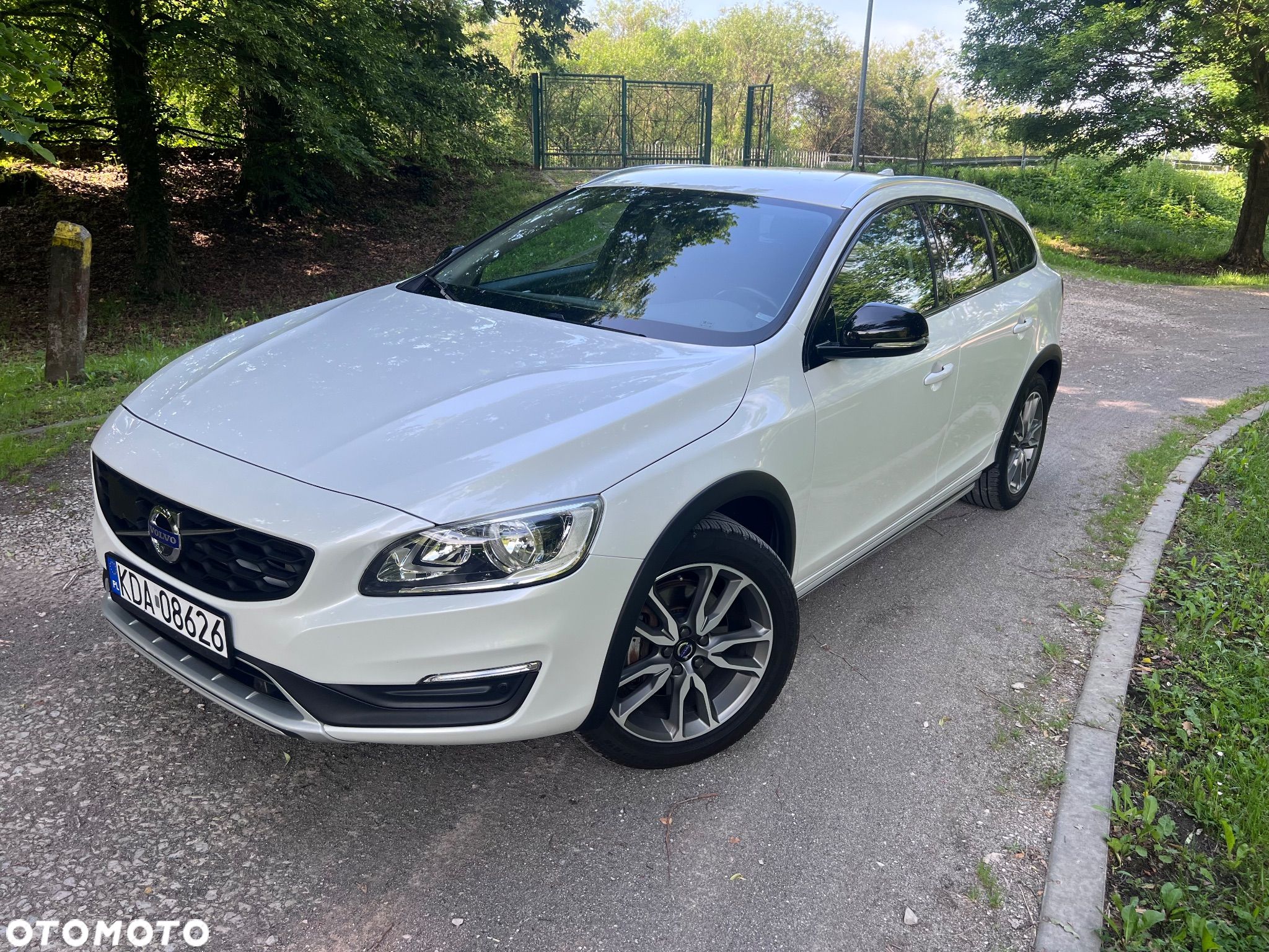 Volvo V60 Cross Country D4 Drive-E Momentum - 1