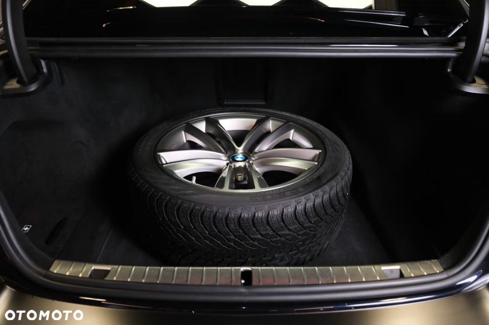 BMW Seria 7 750i xDrive sport - 23