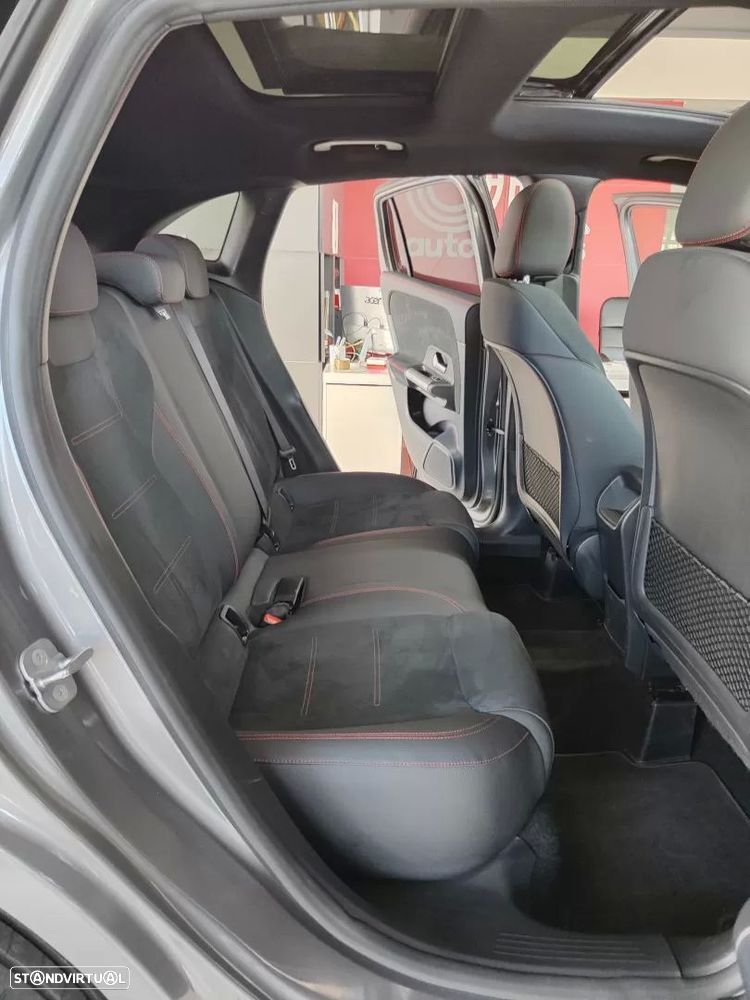 Mercedes-Benz GLA 200 d AMG Line - 24