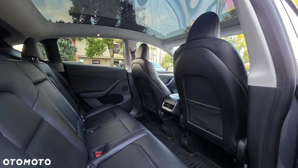 Tesla Y Performance AWD - 9