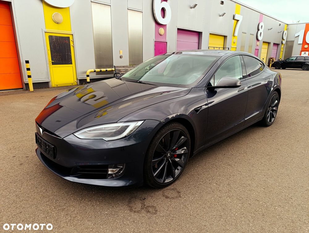 Tesla Model S - 12