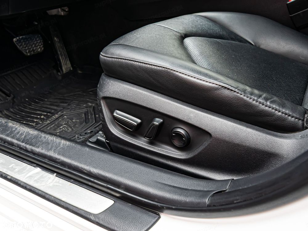 Toyota Camry 2.5 Hybrid Executive CVT - 8